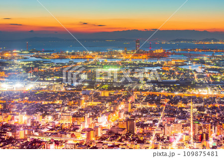 大阪　あべのハルカスからの夕景夜景 109875481
