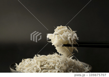 しらす丼　箸あげ 109875707