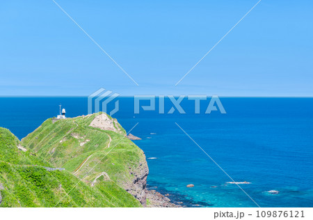 北海道積丹町　透き通るような積丹ブルーの海が美しい夏の神威岬 109876121