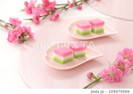 おひな祭り　3色かまぼこ　ひし形かまぼこ　桃の花 109878066