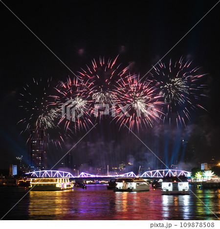 Beautiful Fireworks at Chaopraya River Bangkok 109878508
