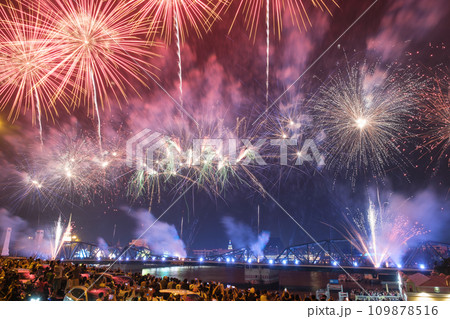 Beautiful Fireworks at Chaopraya River Bangkok Beautiful Fireworks at Chaopraya River Bangkok 109878516
