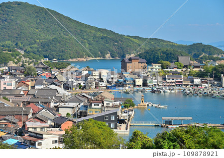 江戸時代の港湾施設　鞆の浦の常夜燈と港の風景 109878921