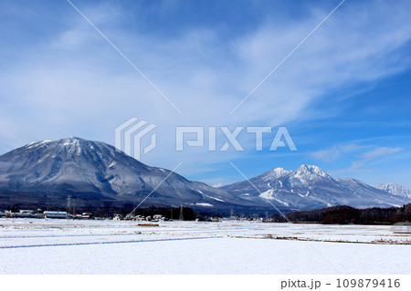 12月の北信五岳 信州の山々 12月の北信五岳 信州の山々 109879416
