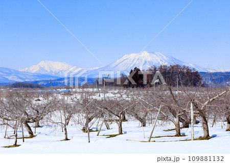 3月の北信五岳 信州の山々 冠雪の北信五岳 3月の北信五岳 信州の山々 冠雪の北信五岳 109881132