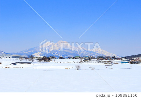 3月の北信五岳　　　信州の山々　　　冠雪の北信五岳 109881150