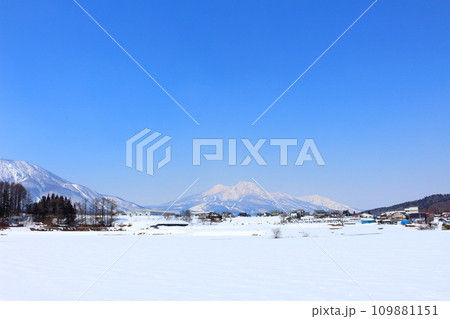 3月の北信五岳 信州の山々 冠雪の北信五岳 3月の北信五岳 信州の山々 冠雪の北信五岳 109881151