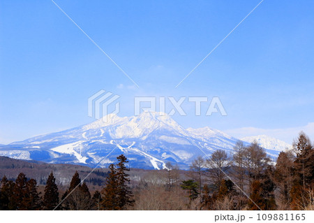 3月の北信五岳 信州の山々 冠雪の北信五岳 3月の北信五岳 信州の山々 冠雪の北信五岳 109881165