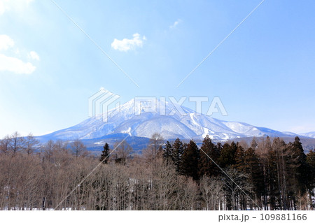 3月の北信五岳　　　信州の山々　　　冠雪の北信五岳 109881166