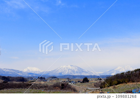 4月の北信五岳 信州の山々 冠雪の北信五岳 4月の北信五岳 信州の山々 冠雪の北信五岳 109881268