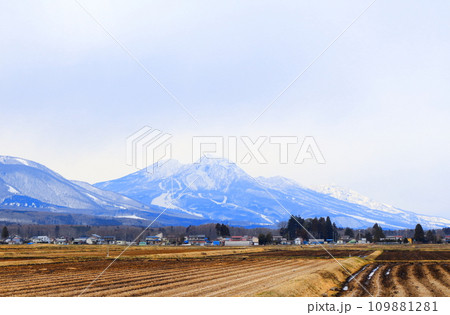 4月の北信五岳   信州の山々   冠雪の北信五岳 4月の北信五岳   信州の山々   冠雪の北信五岳 109881281