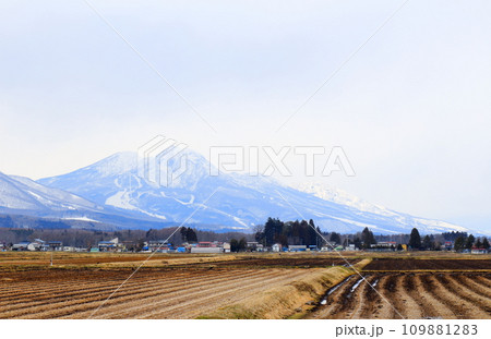 4月の北信五岳 信州の山々 冠雪の北信五岳 4月の北信五岳 信州の山々 冠雪の北信五岳 109881283