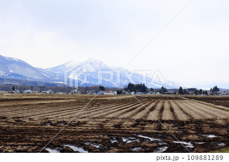 4月の北信五岳 信州の山々 冠雪の北信五岳 4月の北信五岳 信州の山々 冠雪の北信五岳 109881289
