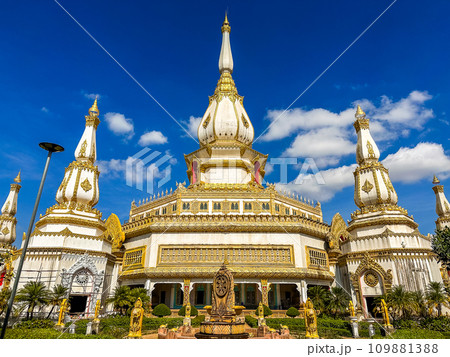 Phra Maha Chedi Chai Mongkhon in Roi Et, Thailand Phra Maha Chedi Chai Mongkhon in Roi Et, Thailand 109881388