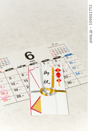 結婚の祝い　6月の花嫁は幸せになれる 109881752