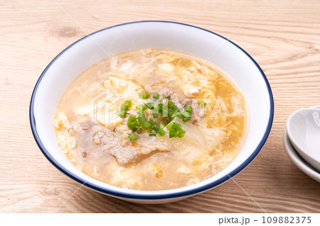 豚肉と白菜の中華卵スープ 109882375