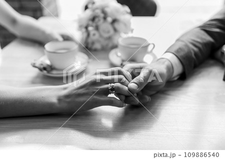 Golden wedding rings on the hands of the bride and groom Golden wedding rings on the hands of the bride and groom 109886540