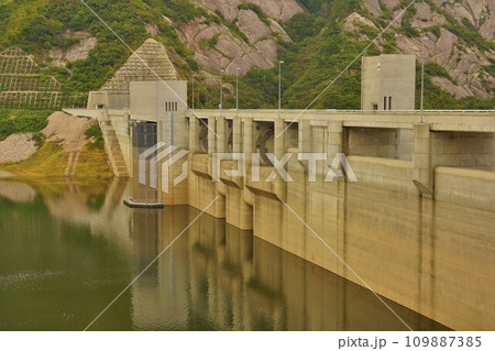 横川ダムの堤体 109887385