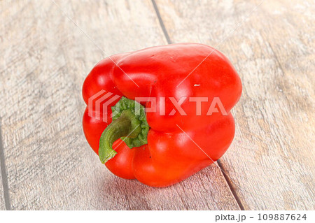 Ripe red Bulgarian bell pepper Ripe red Bulgarian bell pepper 109887624