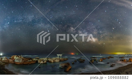 大洗・神磯の鳥居と春の天の川 109888882