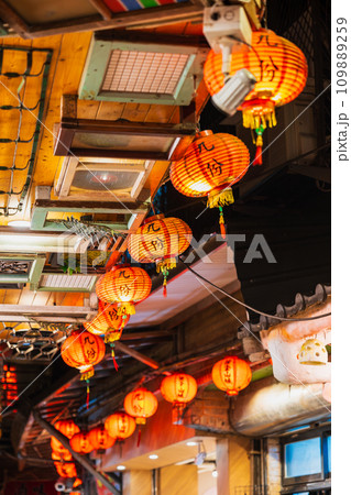 台湾　夜の九份 109889259