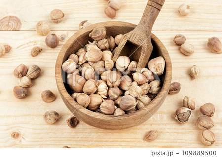 White dried cardamon, condiment. 109889500