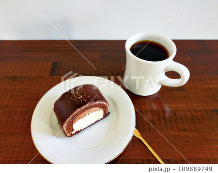 チョコレートケーキとコーヒー チョコレートケーキとコーヒー 109889749