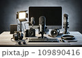 机に並ぶ配信機材 109890416