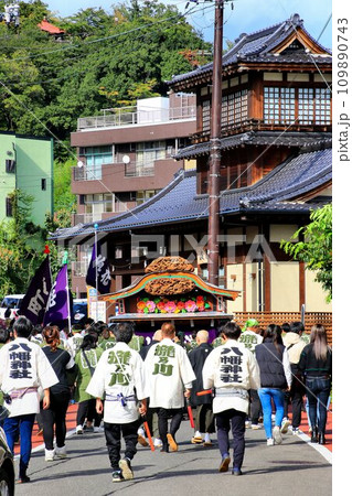 五穀の豊穣を神に感謝する御祭り… 日本三大けんか祭りの1つ【飯坂温泉】飯坂けんか祭り 五穀の豊穣を神に感謝する御祭り… 日本三大けんか祭りの1つ【飯坂温泉】飯坂けんか祭り 109890743