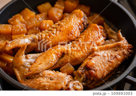 鶏手羽先と大根の炒め煮 鶏手羽先と大根の炒め煮 109891003