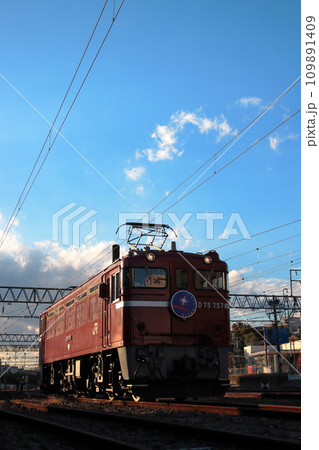 夕日に車体を美しく染めるED75-757号機(水戸駅撮影会にて)_2023/12/2撮影 109891409
