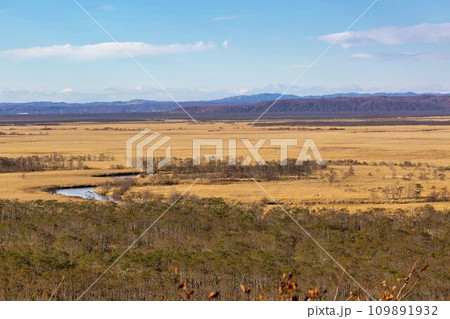 晩秋の釧路湿原　細岡展望台から見た風景　俯瞰　北海道釧路町 109891932