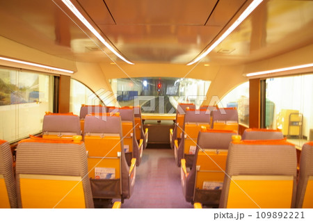 小田急ロマンスカーVSE 109892221