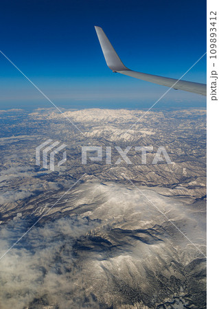 上空から観る雪山 上空から観る雪山 109893412