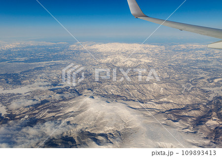 上空から観る雪山 上空から観る雪山 109893413