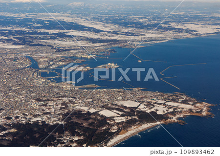 上空から観る冬の八戸市街(青森県) 上空から観る冬の八戸市街(青森県) 109893462