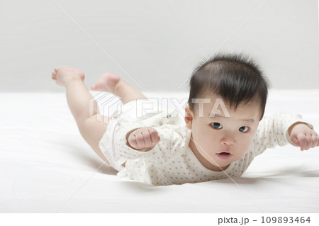 asian baby boy lying on bed 109893464
