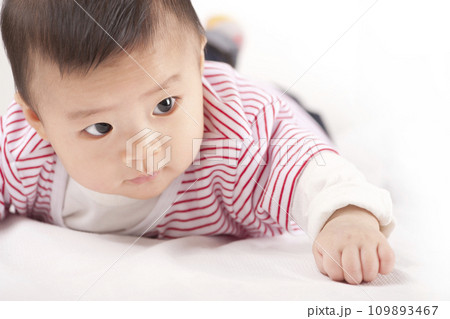 asian baby boy lying on bed asian baby boy lying on bed 109893467