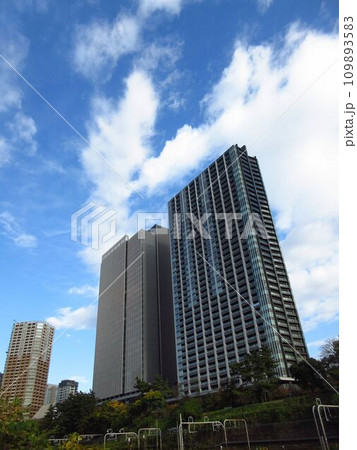 飯田橋にある「パークコート千代田富士見ザ タワー」と「飯田橋グラン・ブルーム」 飯田橋にある「パークコート千代田富士見ザ タワー」と「飯田橋グラン・ブルーム」 109893583