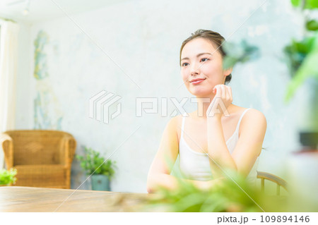 肌ケアをする女性 109894146