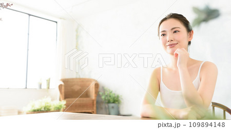 肌ケアをする女性 109894148