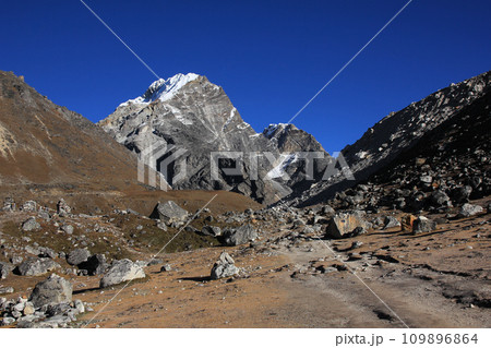 Foot path leading towards Lobuche and Mount Lobuche East, Nepal. Foot path leading towards Lobuche and Mount Lobuche East, Nepal. 109896864