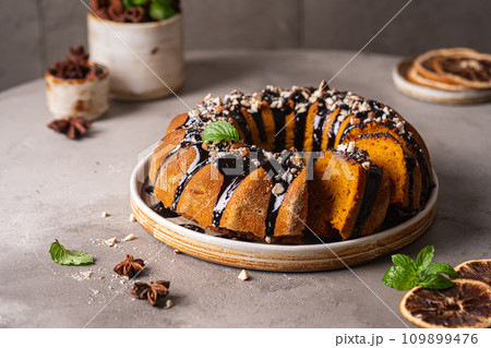 Vanilla bundt cake Vanilla bundt cake 109899476