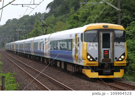 総武本線特急しおさい号（E257系電車：佐倉発東京行） 109904528