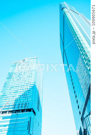 東京再開発と高層ビルの風景 渋谷駅西口周辺 2023.12　ライトカラー 109905671