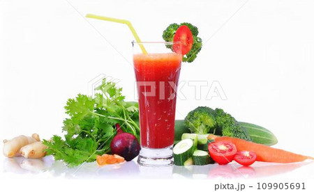 ヘルシーな野菜ジュース 109905691