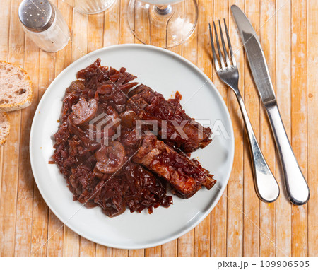On plate there is stewed cabbage with delicious pork ribs 109906505