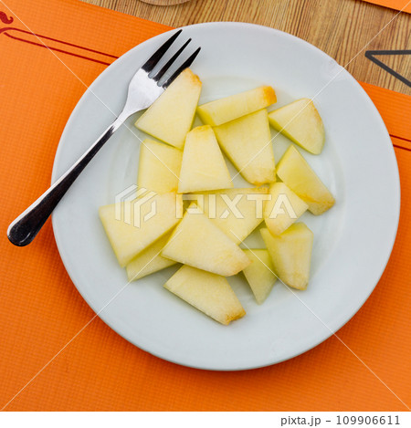 Image of melon 109906611