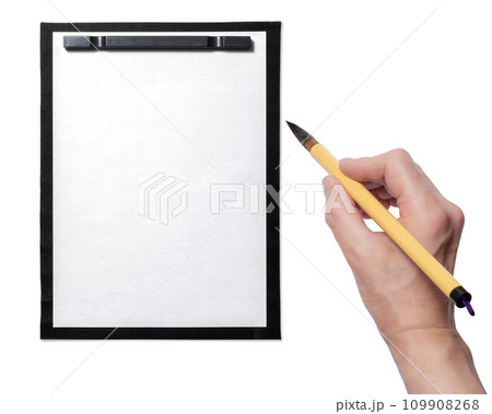 空白の半紙と硯、筆。書道のイメージ 空白の半紙と硯、筆。書道のイメージ 109908268