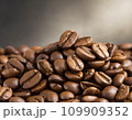 焙煎されたコーヒー豆2 109909352